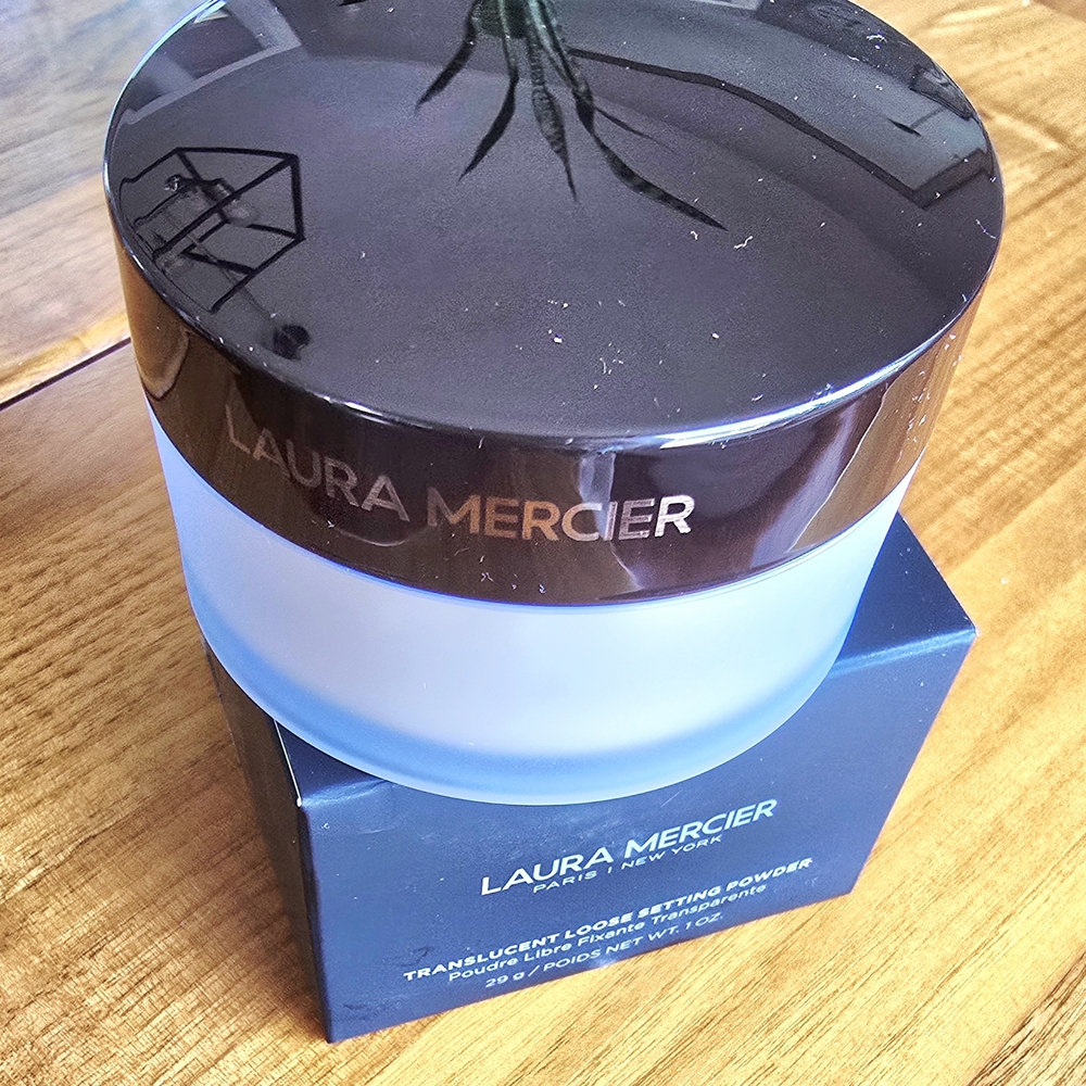 NEW! Laura Mercier Translucent Setting Powder In Translucent 29 g - Picture 5 of 8